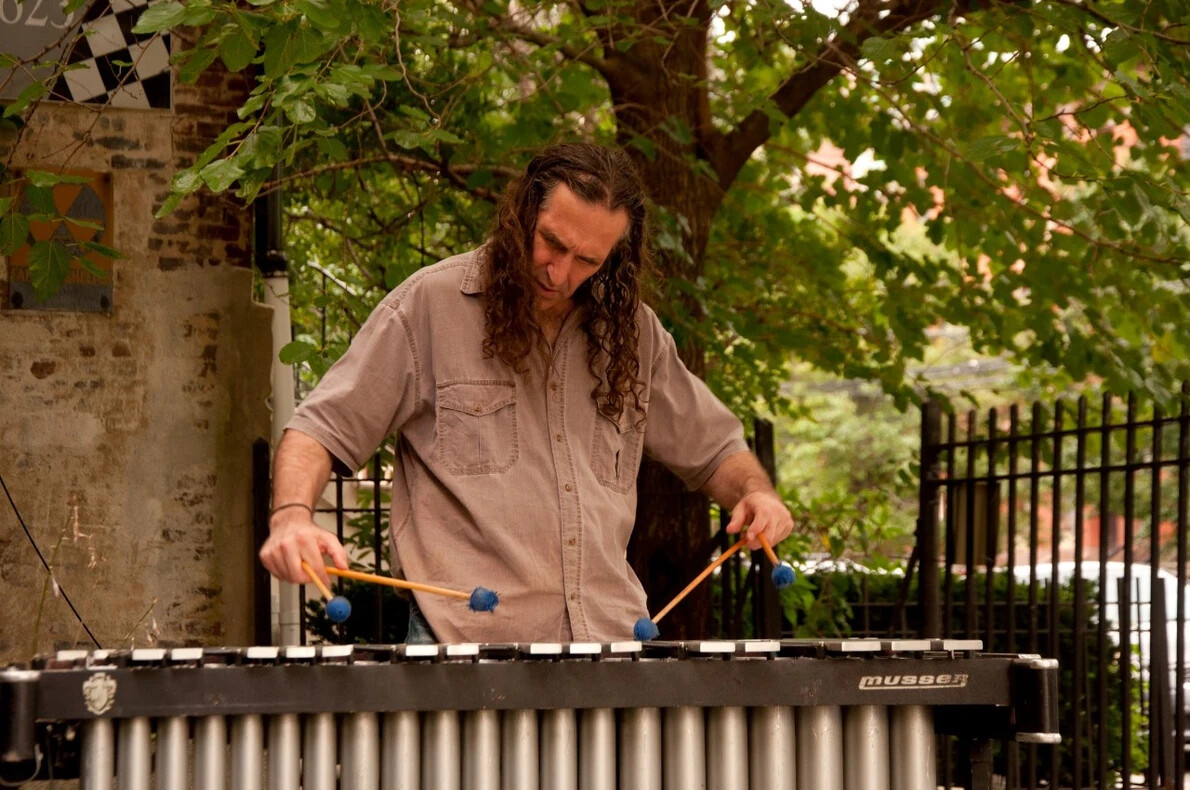 eldad tarmu playing instrument