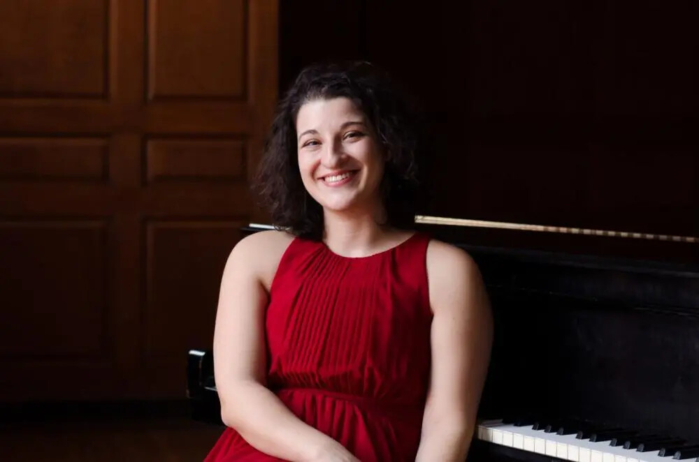 margarita rovenskaya with back toward piano