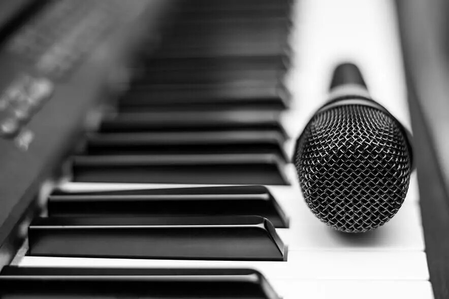 microphone on piano