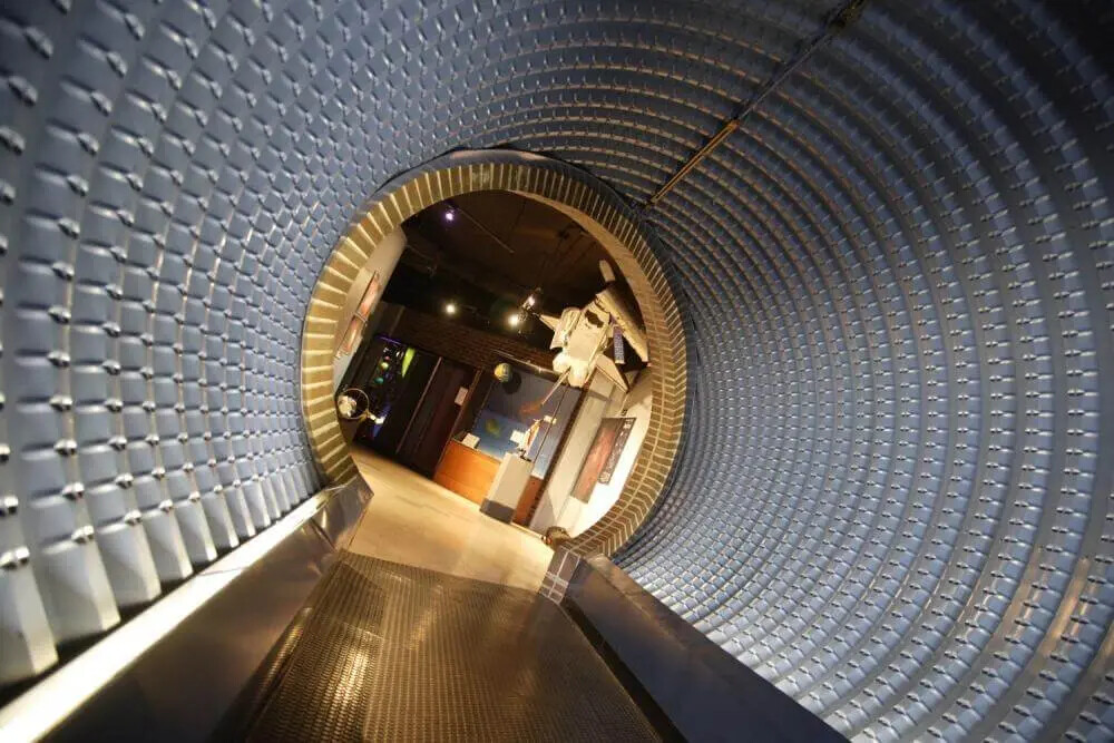 tunnel in planetarium